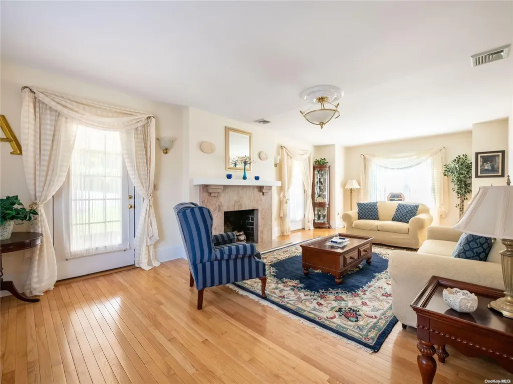 220 Thompson Shore Road Manhasset NY 11030