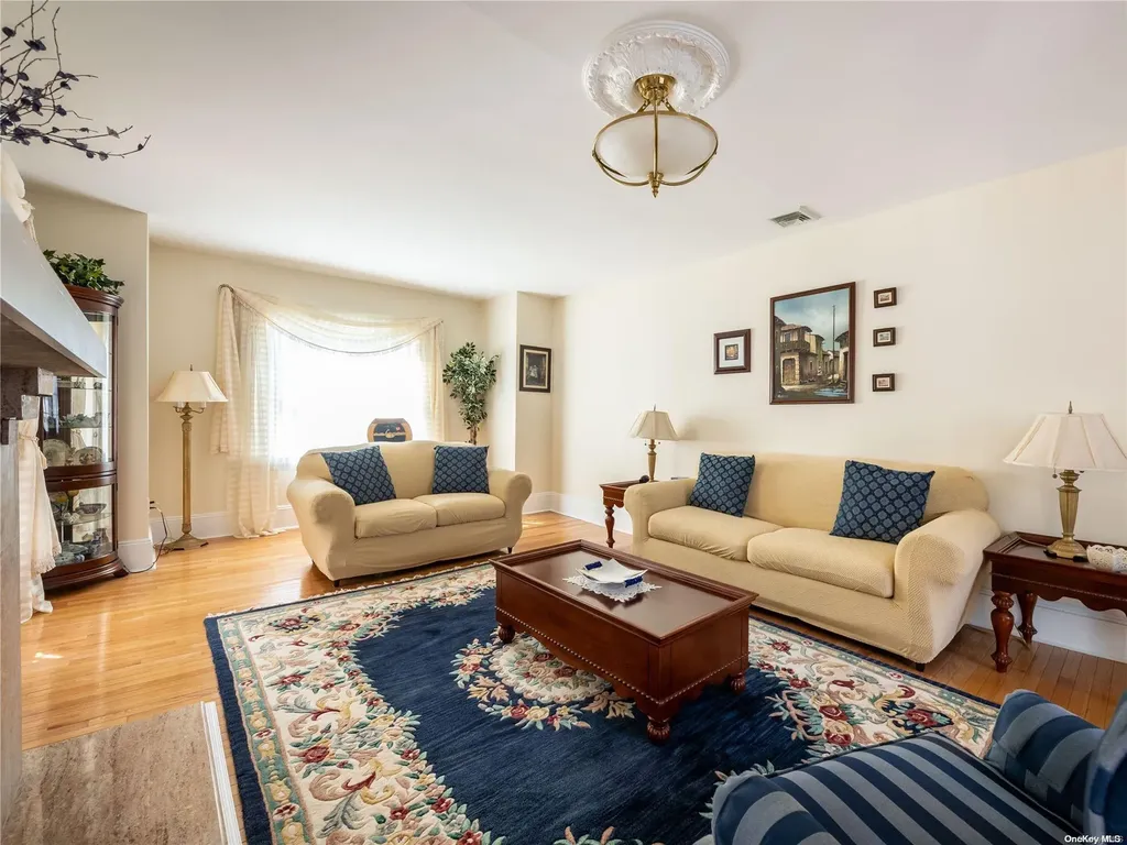 220 Thompson Shore Road Manhasset NY 11030