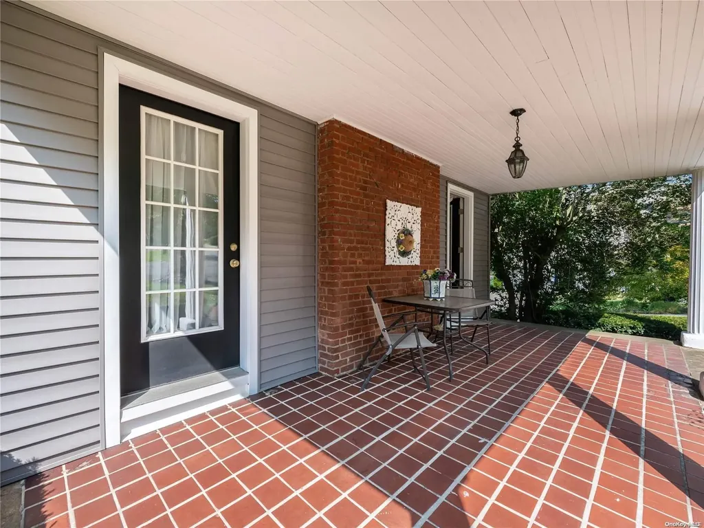 220 Thompson Shore Road Manhasset NY 11030