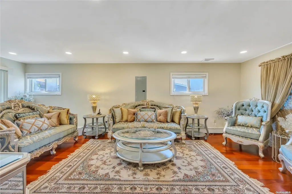 40 Friendly Road Hicksville NY 11801
