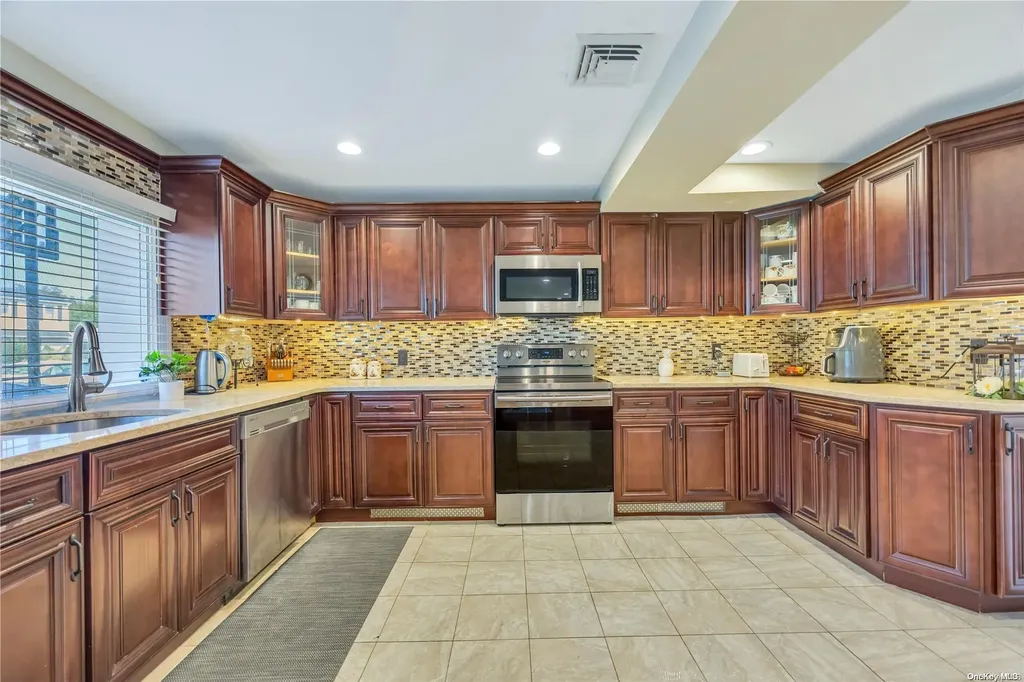 40 Friendly Road Hicksville NY 11801