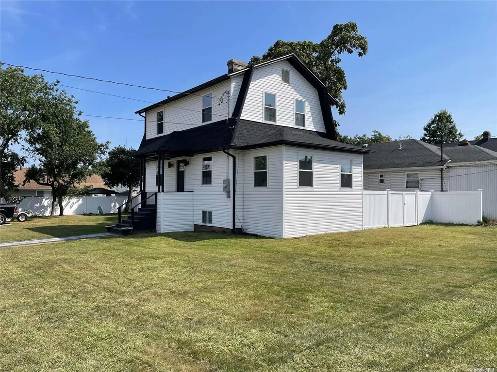159 Southside Avenue Freeport NY 11520