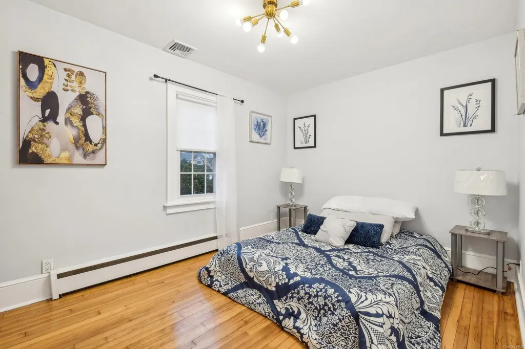 52 Mc Cue Lane Babylon NY 11702
