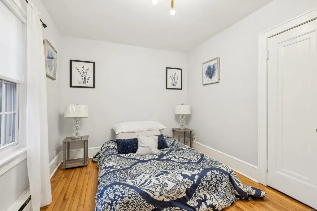 52 Mc Cue Lane Babylon NY 11702