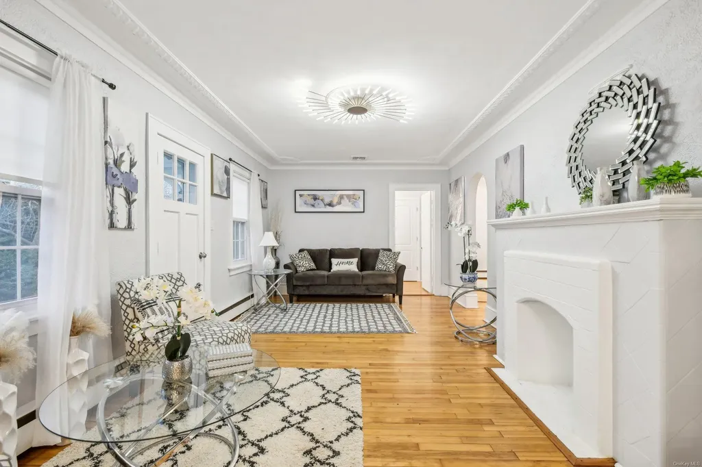 52 Mc Cue Lane Babylon NY 11702