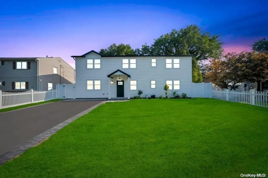 88 Squirrel Lane Levittown NY 11756