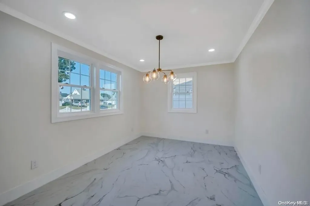 88 Squirrel Lane Levittown NY 11756