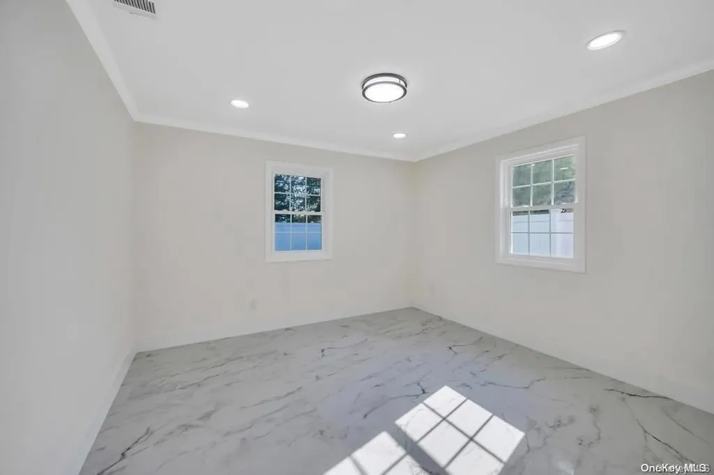 88 Squirrel Lane Levittown NY 11756