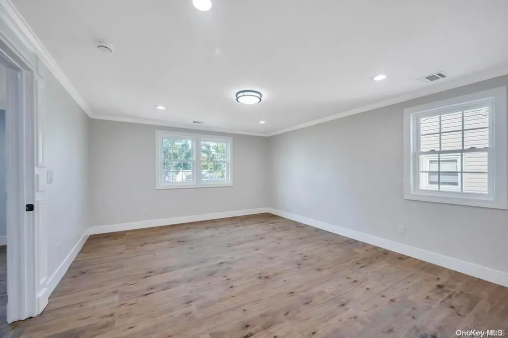 88 Squirrel Lane Levittown NY 11756