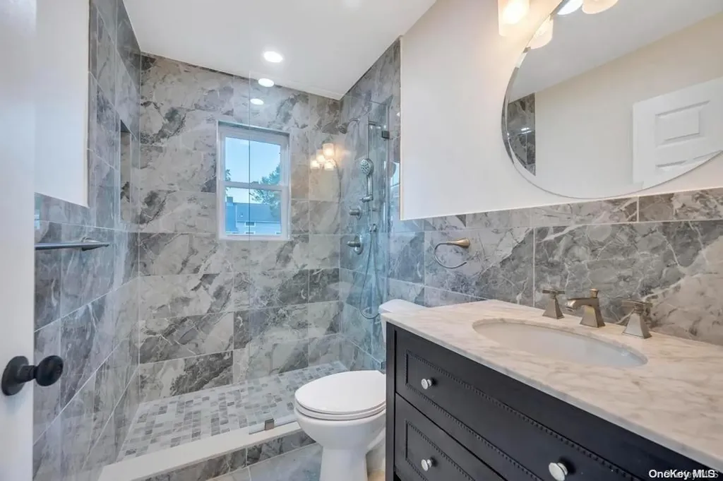 88 Squirrel Lane Levittown NY 11756