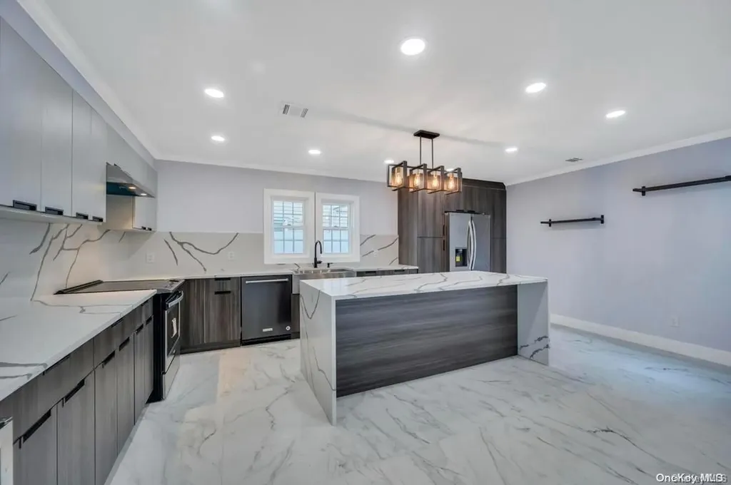 88 Squirrel Lane Levittown NY 11756