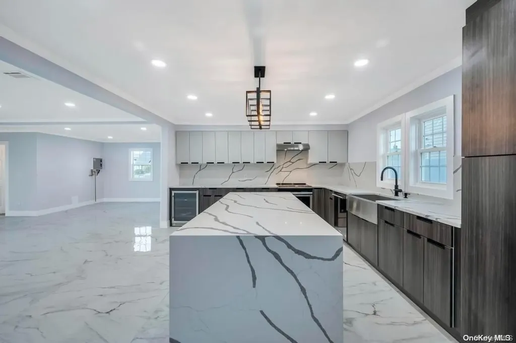 88 Squirrel Lane Levittown NY 11756