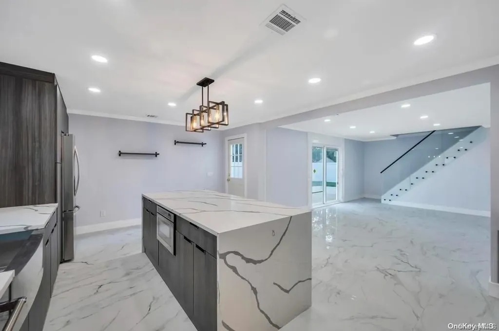 88 Squirrel Lane Levittown NY 11756