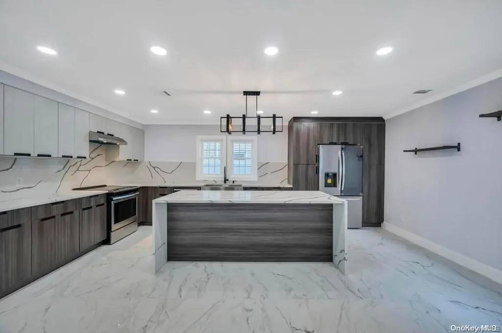 88 Squirrel Lane Levittown NY 11756