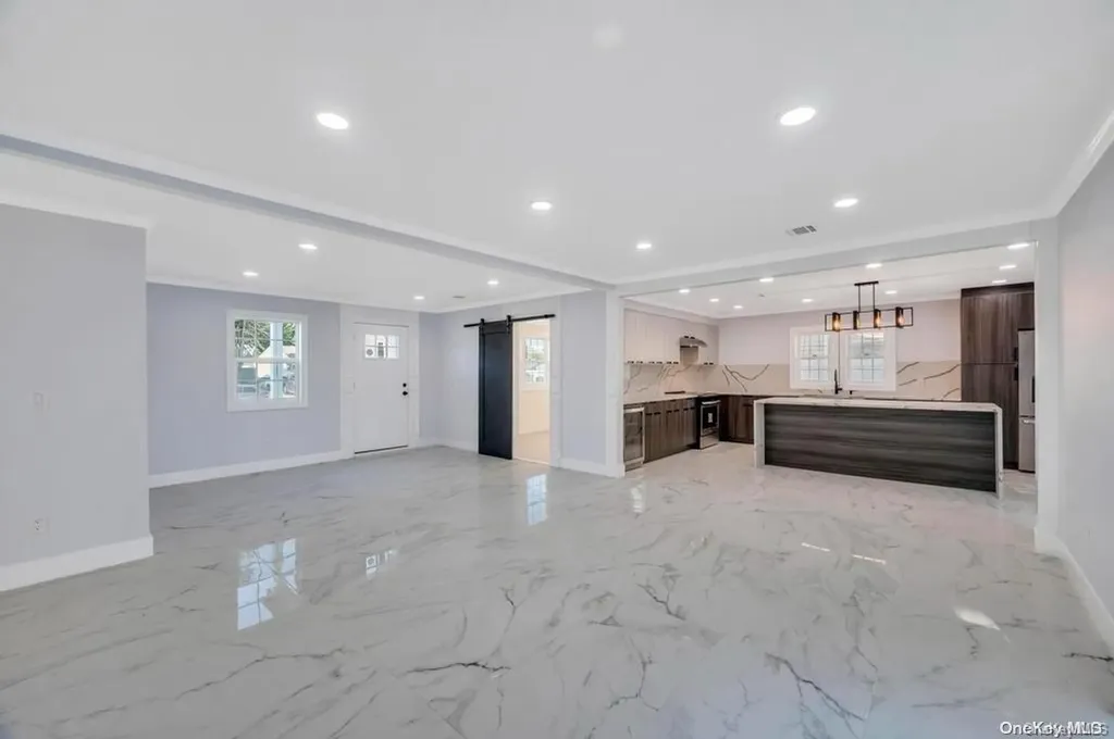 88 Squirrel Lane Levittown NY 11756