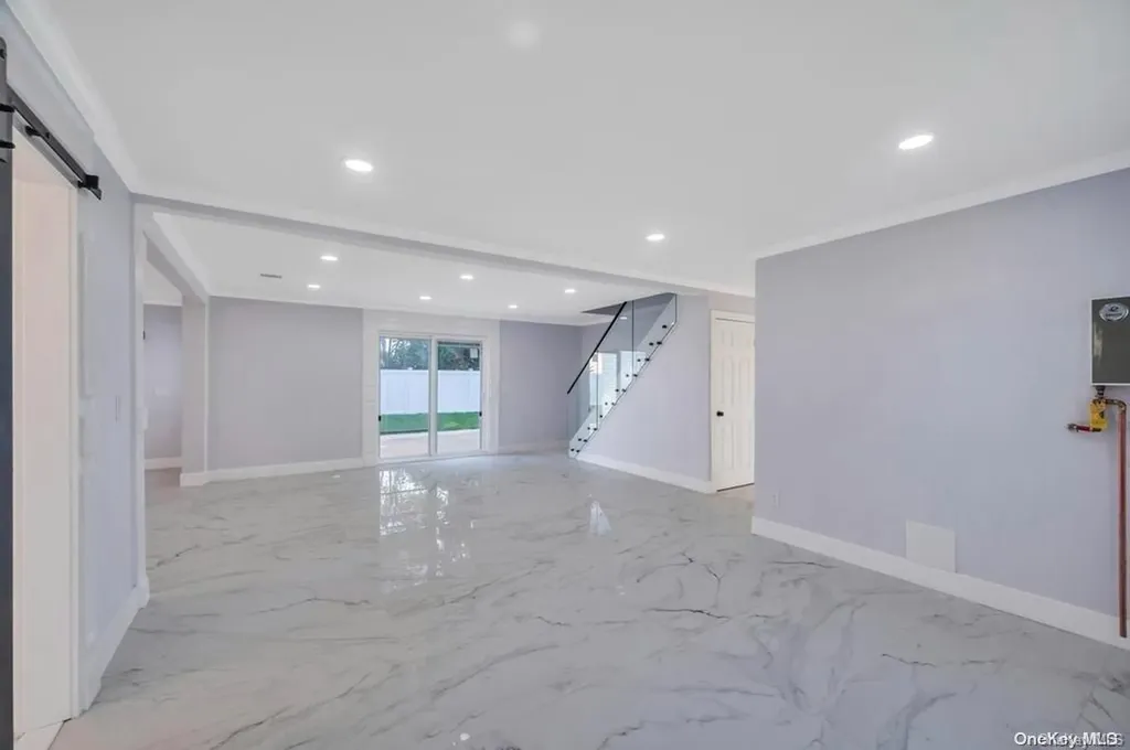 88 Squirrel Lane Levittown NY 11756