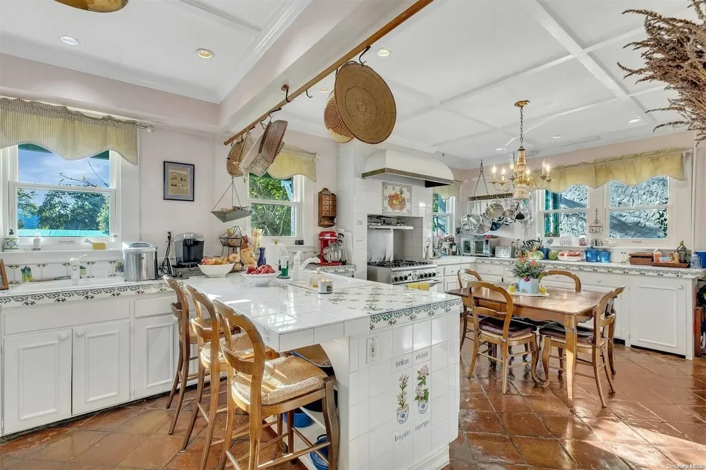 88 E Bayberry Road Islip NY 11751