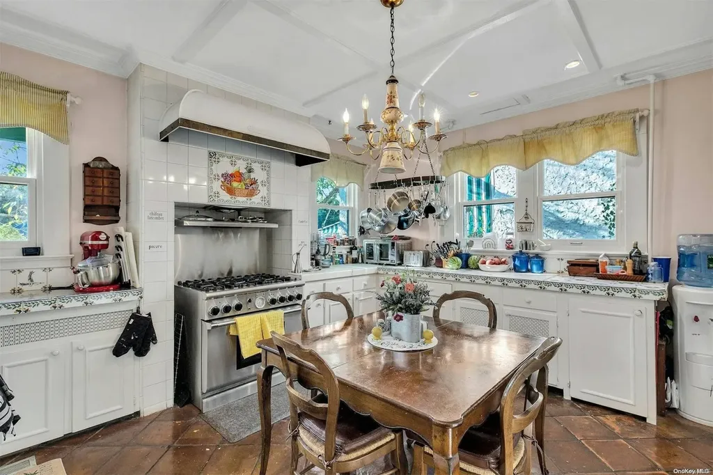 88 E Bayberry Road Islip NY 11751