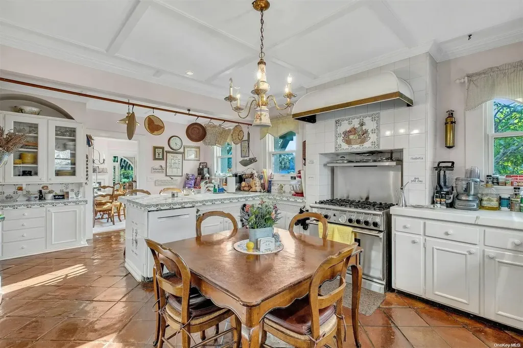 88 E Bayberry Road Islip NY 11751