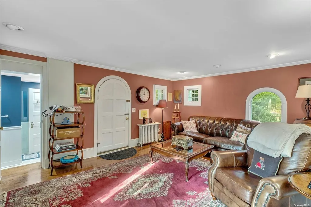 88 E Bayberry Road Islip NY 11751