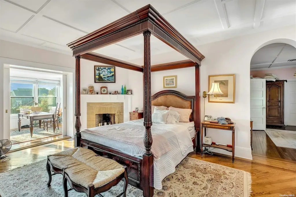 88 E Bayberry Road Islip NY 11751