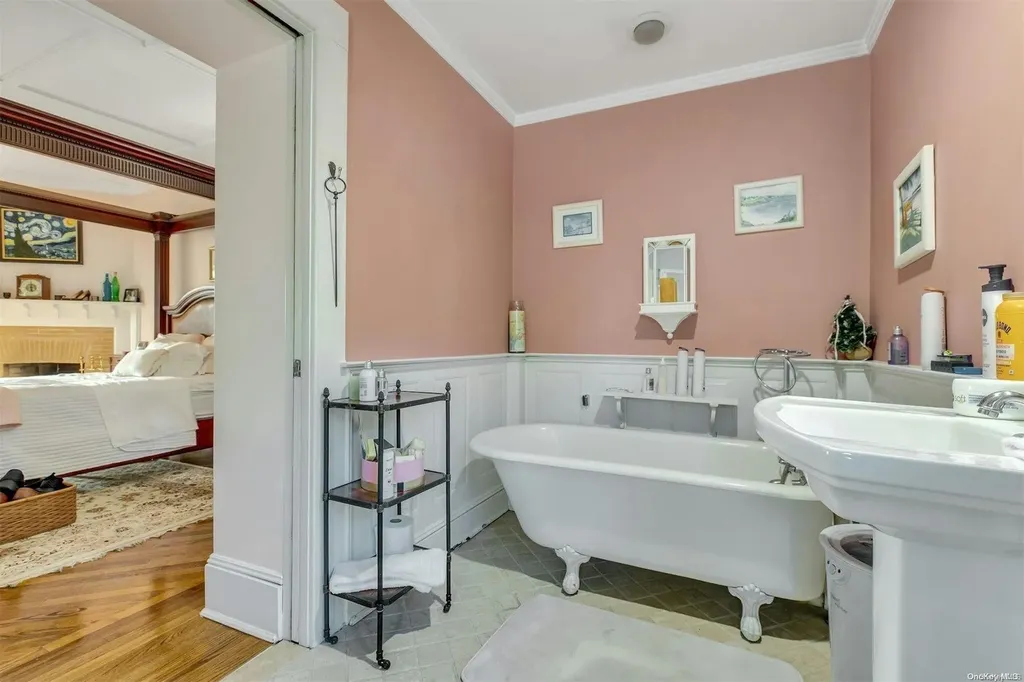 88 E Bayberry Road Islip NY 11751