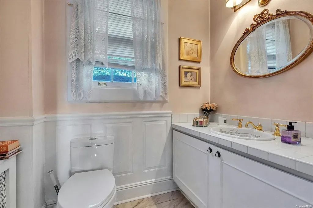 88 E Bayberry Road Islip NY 11751