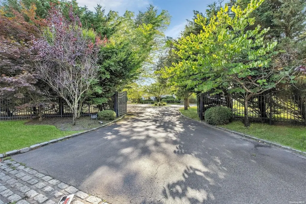 88 E Bayberry Road Islip NY 11751