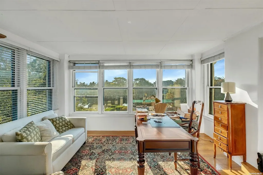 88 E Bayberry Road Islip NY 11751