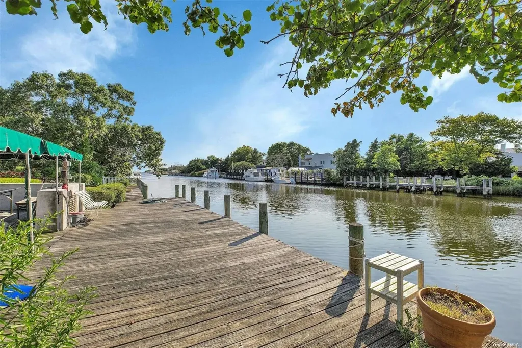 88 E Bayberry Road Islip NY 11751