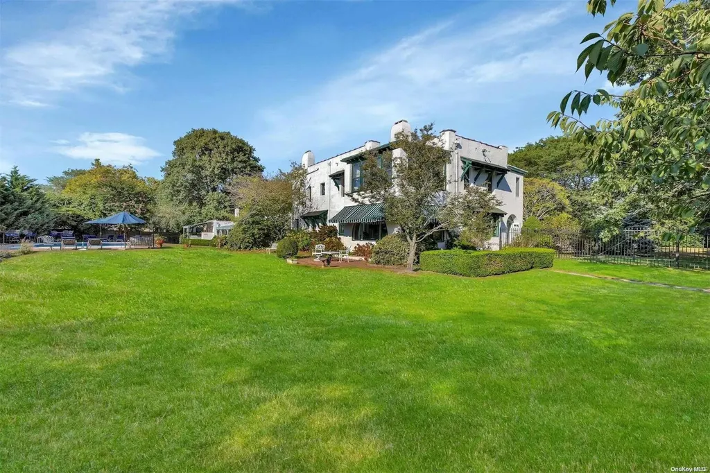 88 E Bayberry Road Islip NY 11751