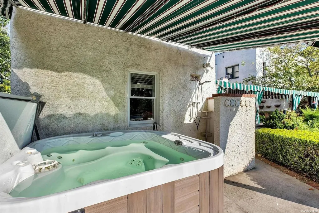 88 E Bayberry Road Islip NY 11751
