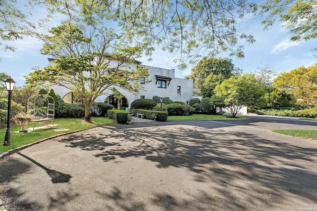 88 E Bayberry Road Islip NY 11751