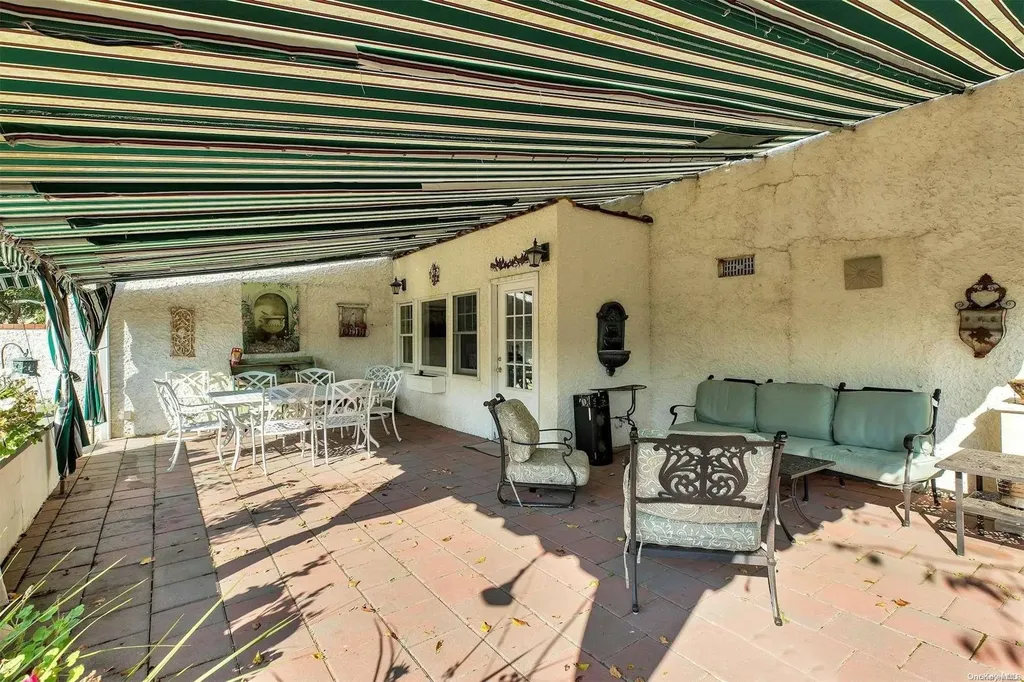 88 E Bayberry Road Islip NY 11751