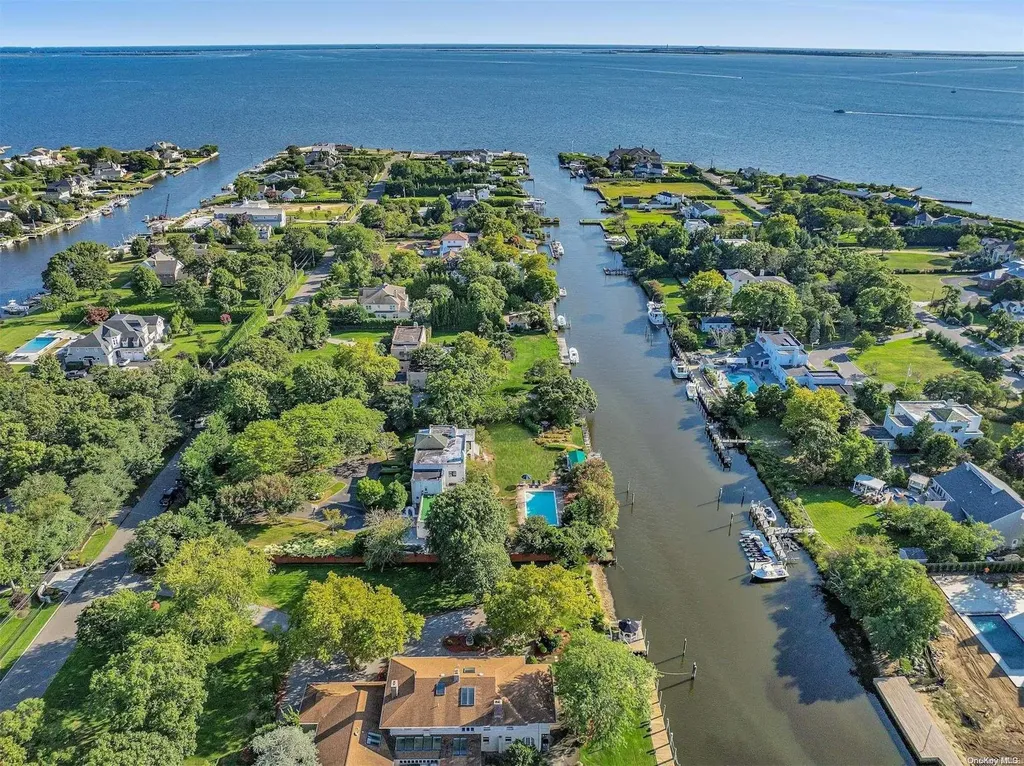 88 E Bayberry Road Islip NY 11751