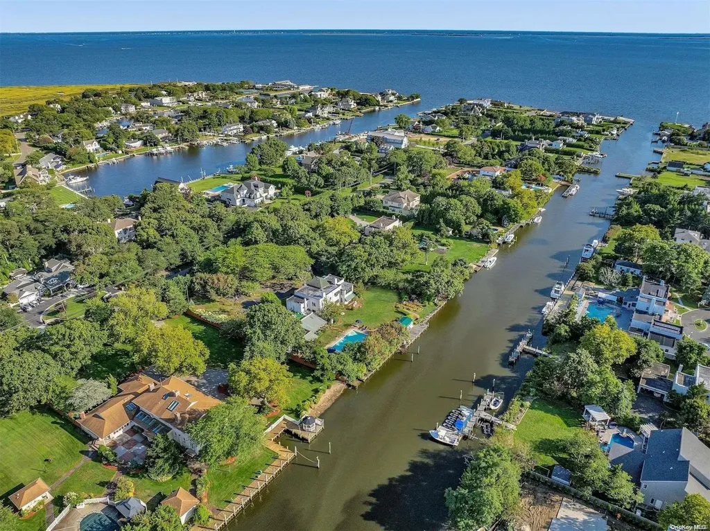 88 E Bayberry Road Islip NY 11751