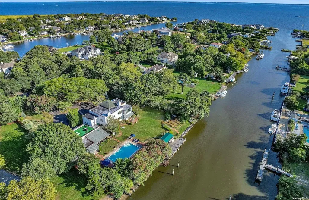 88 E Bayberry Road Islip NY 11751