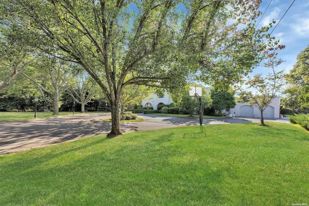 88 E Bayberry Road Islip NY 11751