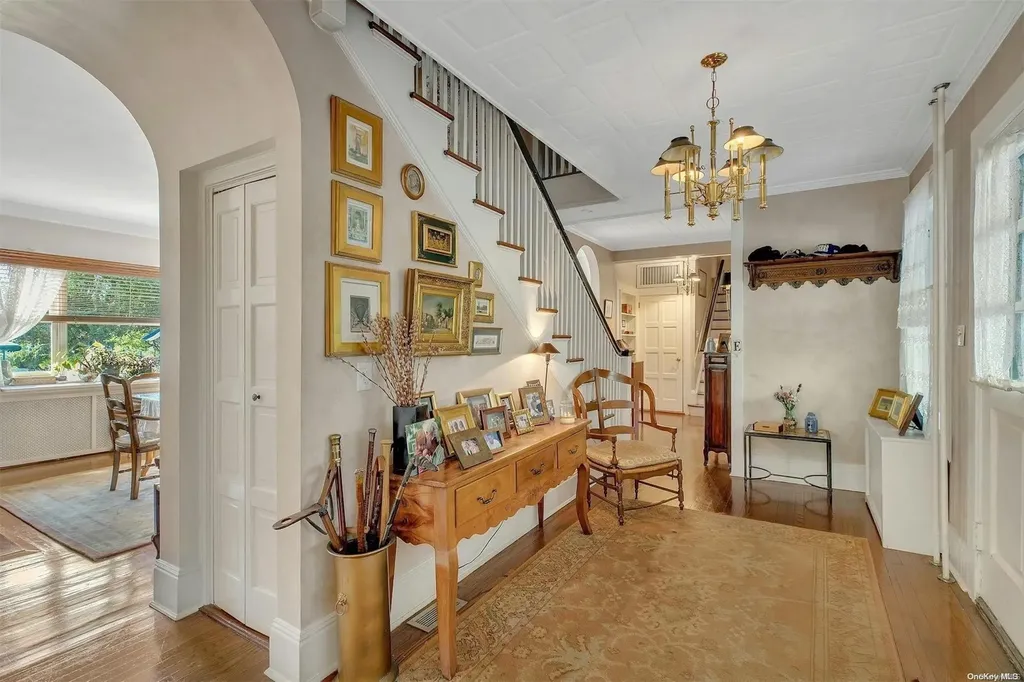 88 E Bayberry Road Islip NY 11751