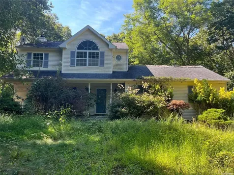 4 Cherry Beth Lane Manorville NY 11949
