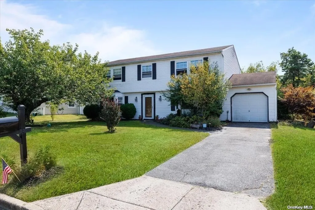 73 Rustic Avenue Medford NY 11763