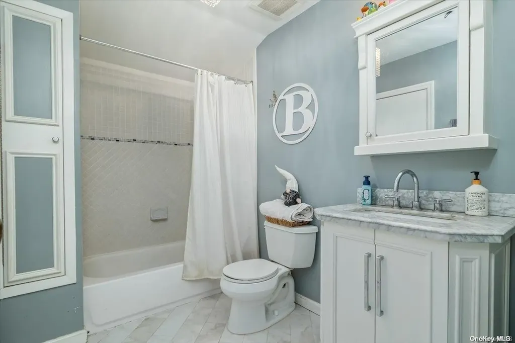 73 Rustic Avenue Medford NY 11763