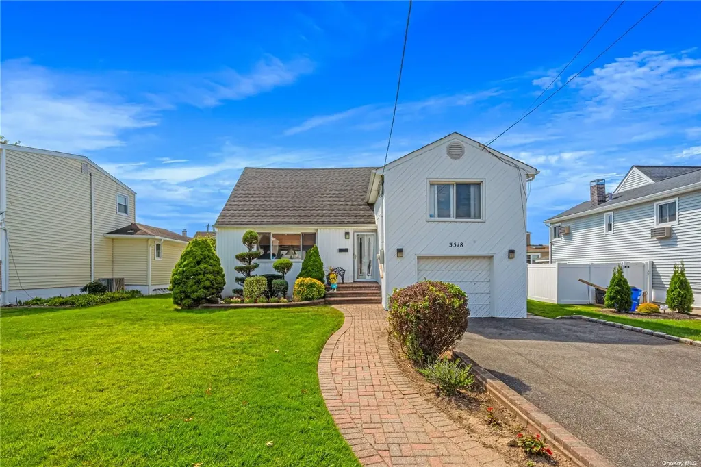 3518 Bayfield Boulevard Oceanside NY 11572