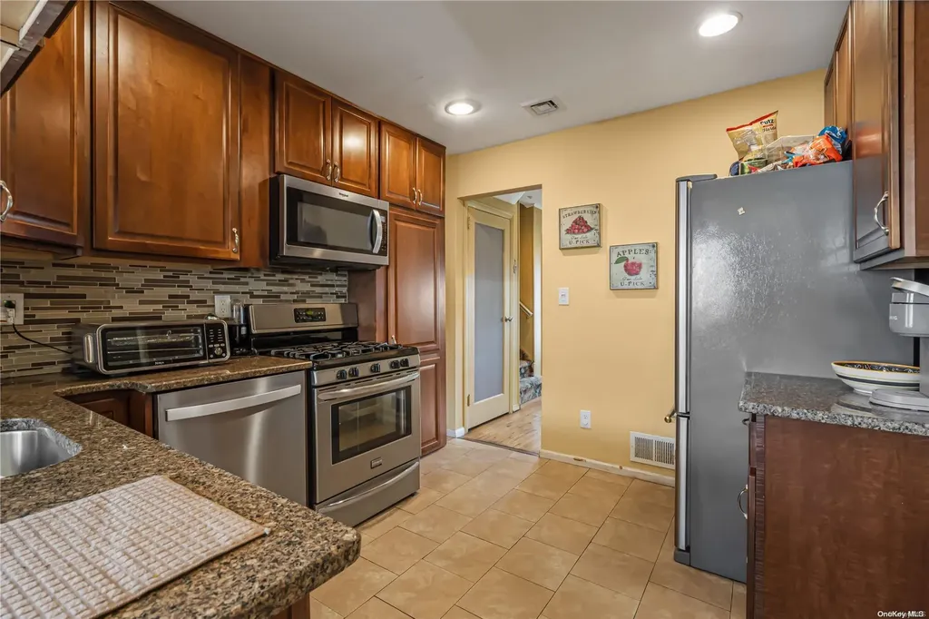 3518 Bayfield Boulevard Oceanside NY 11572