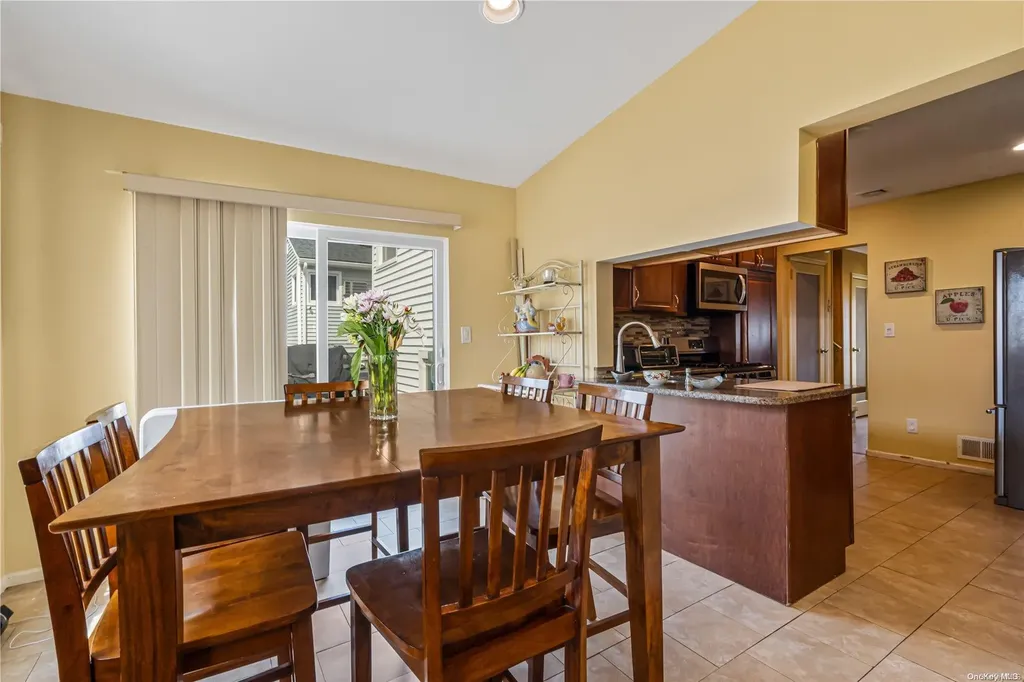 3518 Bayfield Boulevard Oceanside NY 11572
