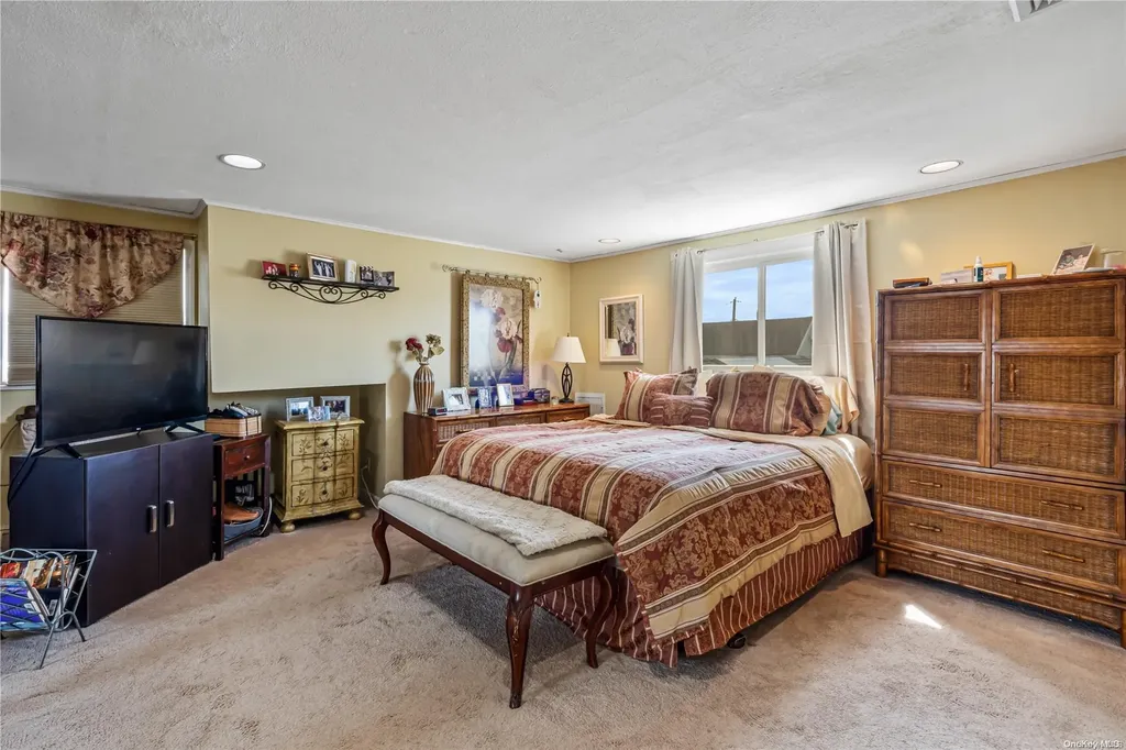 3518 Bayfield Boulevard Oceanside NY 11572