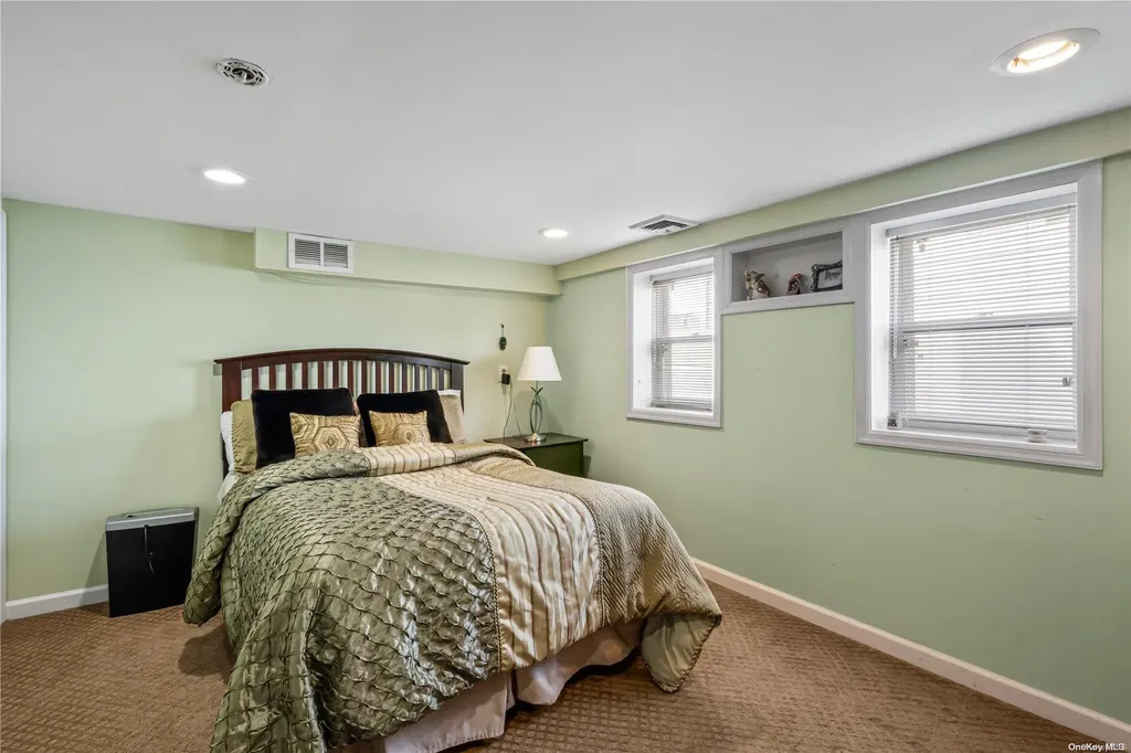 3518 Bayfield Boulevard Oceanside NY 11572