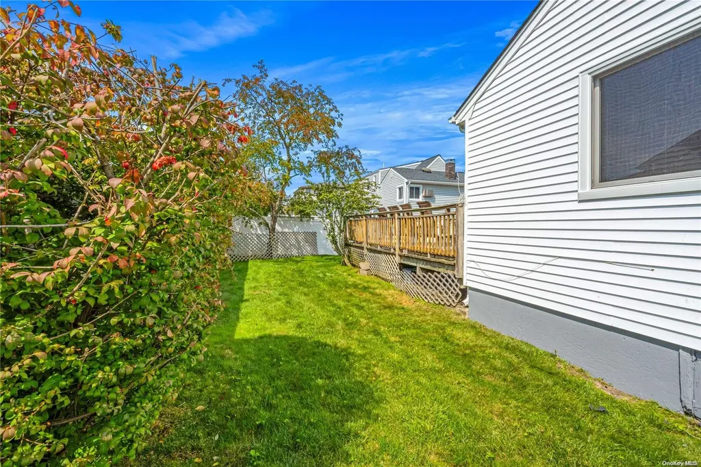 3518 Bayfield Boulevard Oceanside NY 11572