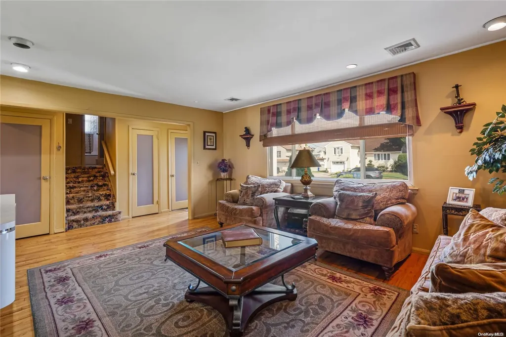 3518 Bayfield Boulevard Oceanside NY 11572