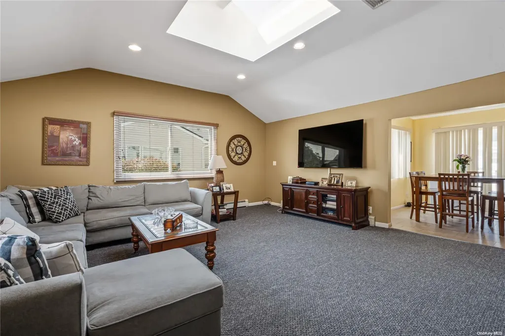 3518 Bayfield Boulevard Oceanside NY 11572